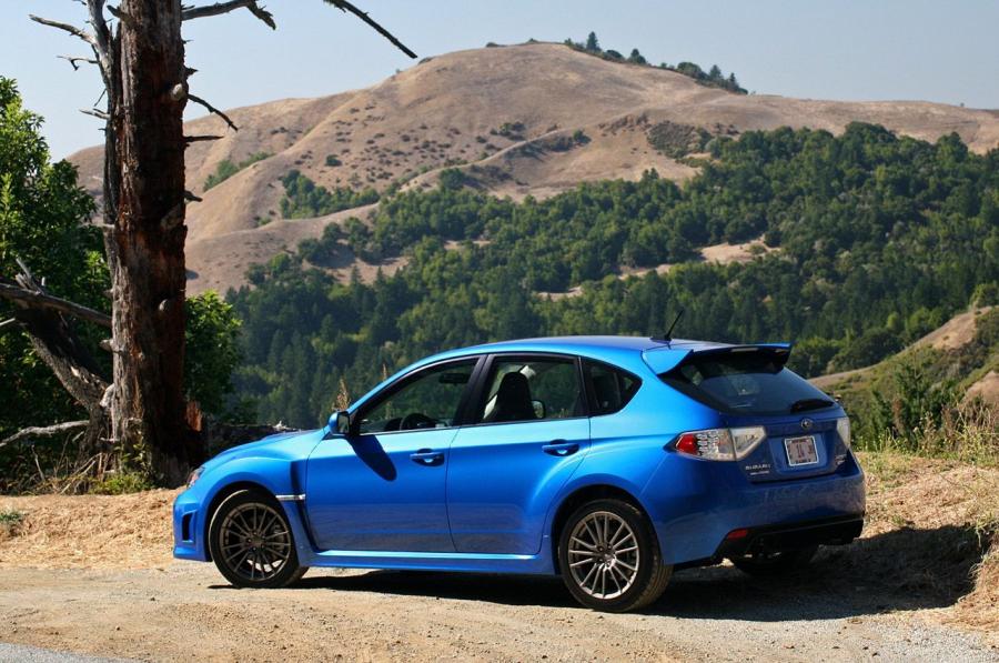  Subaru Impreza WRX 2011 года  (фото 17 из 39)